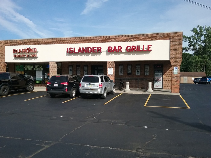 Islander Bar Grille 3