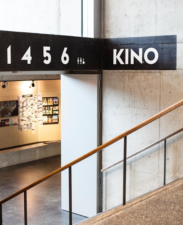 Kosmos – Bühne, Buchsalon, Kino, Bistro, Bar 9