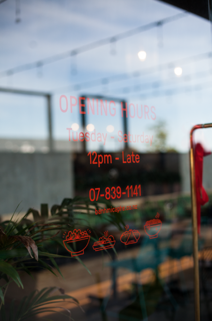 Opening hours set in GT Pressura with icons using a similar line treatment
