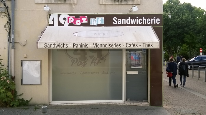 The logo of the 49 Poz’ K’ Sandwicherie is another example for Blippo Black.