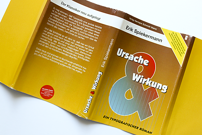 What seems to contradict each other is applied to this version: the author’s name set in Helvetica. The mix of Helvetica with Kabel Ultra is quite brave as well.