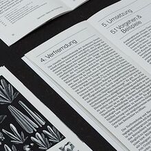 <cite>Form Farbe Material</cite>