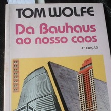 <cite>Da Bauhaus ao nosso caos </cite>by Tom Wolfe