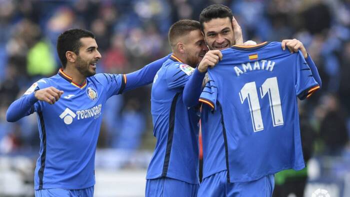 18 December 2018. Hugs and shirts, Getafe (shown) beat Real Sociedad 1–0. Note the psychedelic shirt sponsor logo of real-estate platform Tecnocasa in Siegfried.