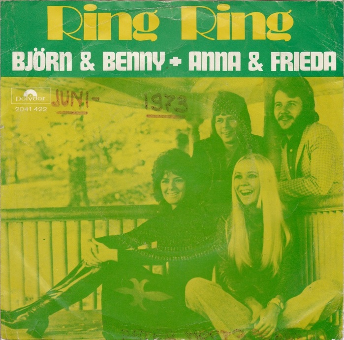 The Dutch sleeve for “Ring Ring” (Polydor) pairs the descenderless  with caps from . Note the “surprised frog” Ö with affixed dots in “Björn”.