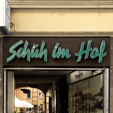 Schuh im Hof