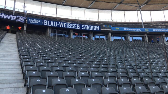 Blau-weißes Stadion 3