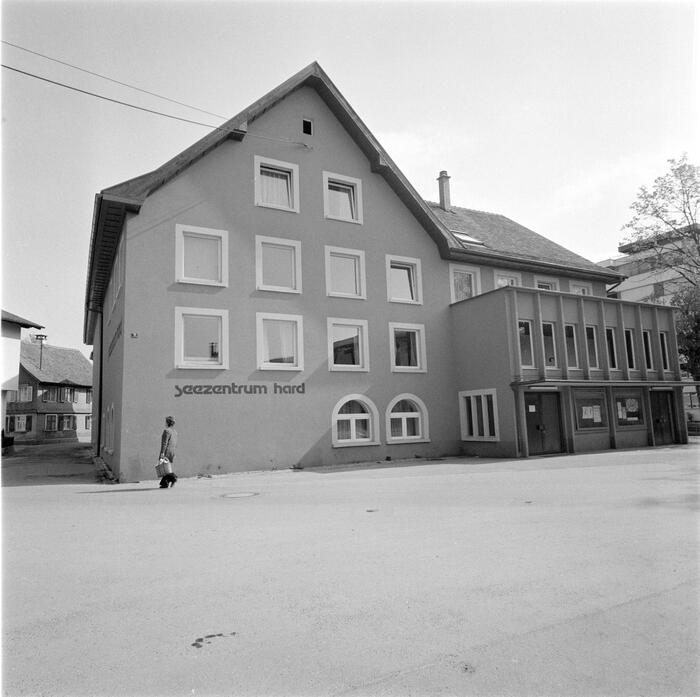 This picture was taken sometime between 1975 and 1990.